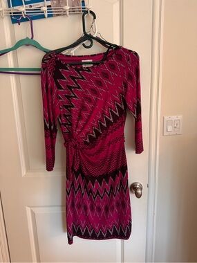 Donna Morgan Fuchsia and Black Long-Sleeve Wrap Dress